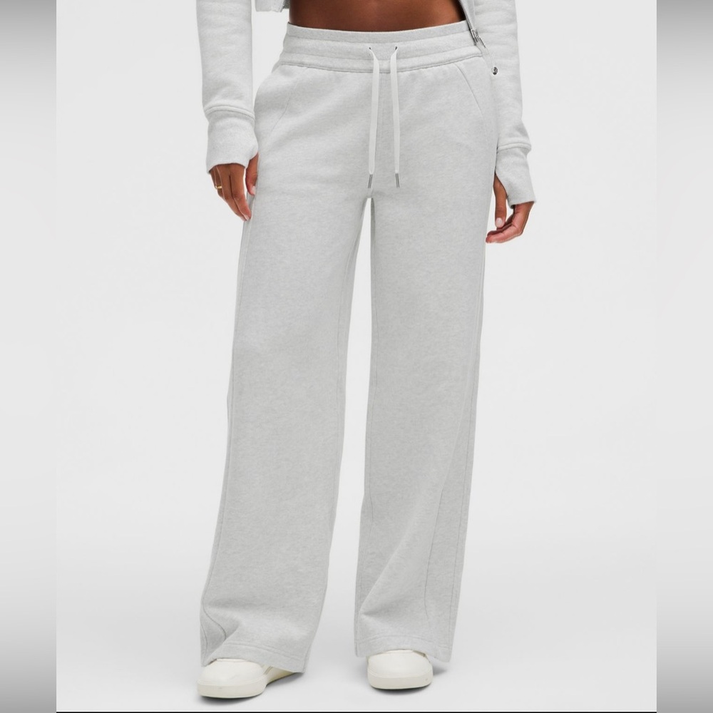 LuluLemon Women’s Scuba Mid rise Wide Leg Pant